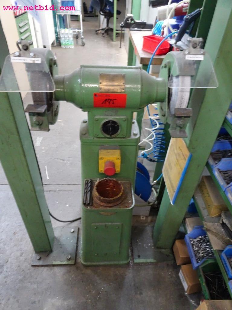 Veículos e equipamento operacional bem conservado-5