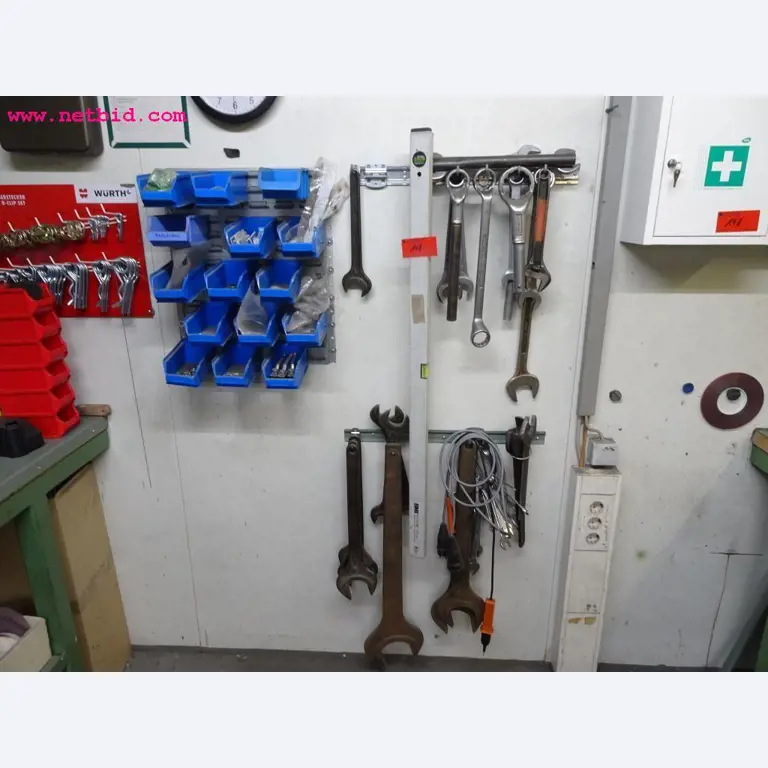 Veículos e equipamento operacional bem conservado-12