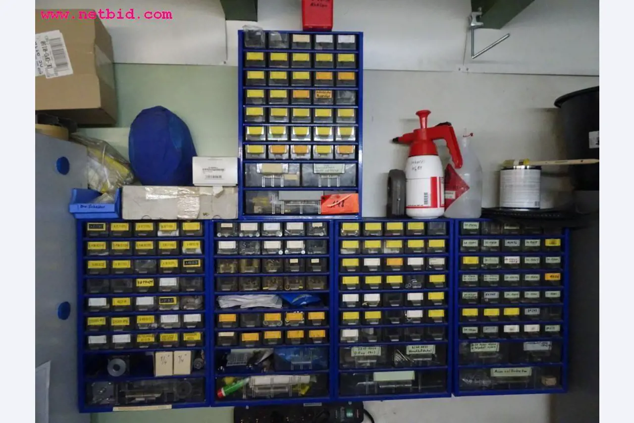Veículos e equipamento operacional bem conservado-3