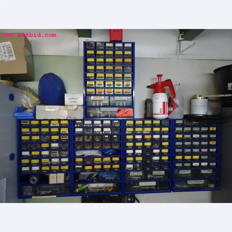 Veículos e equipamento operacional bem conservado-3