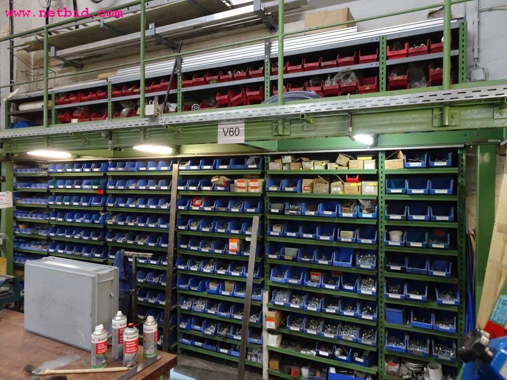 Veículos e equipamento operacional bem conservado-1