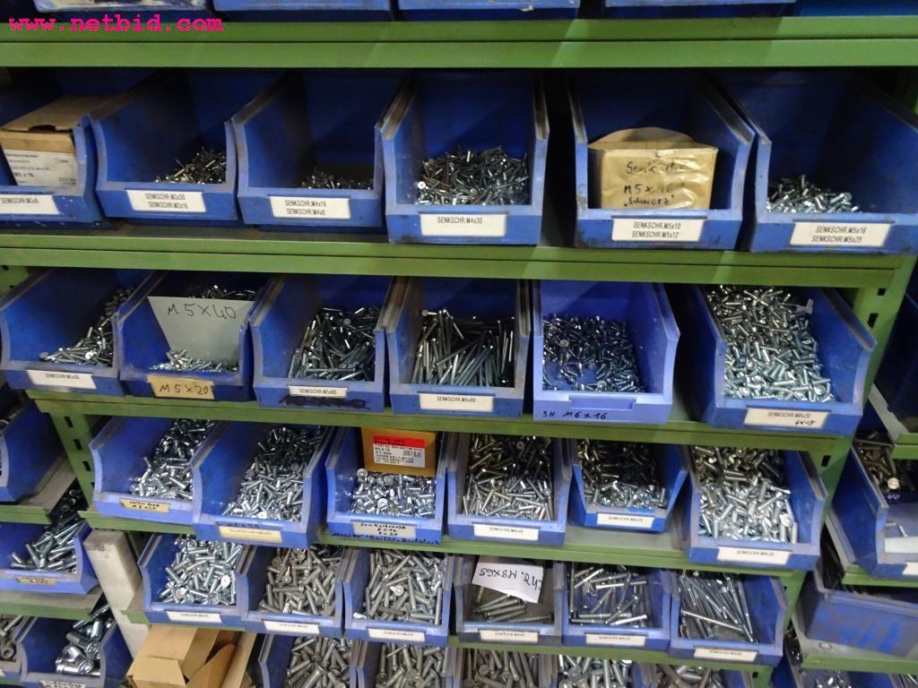 Veículos e equipamento operacional bem conservado-3