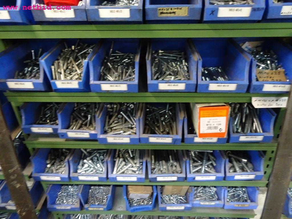 Veículos e equipamento operacional bem conservado-4