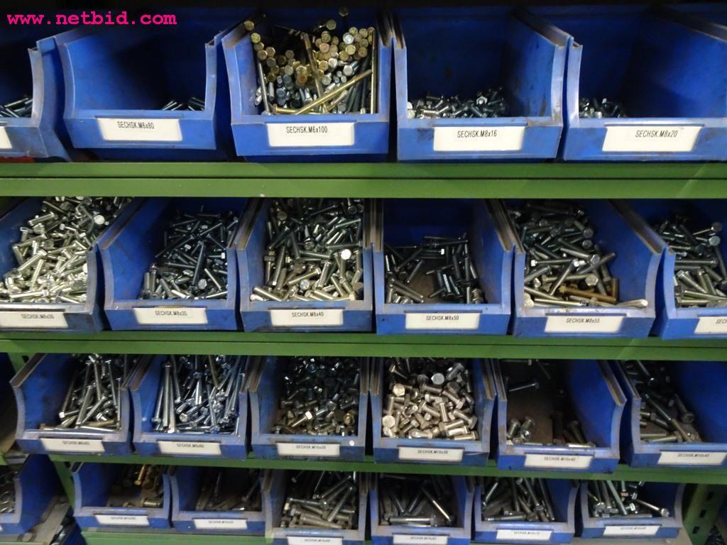 Veículos e equipamento operacional bem conservado-5