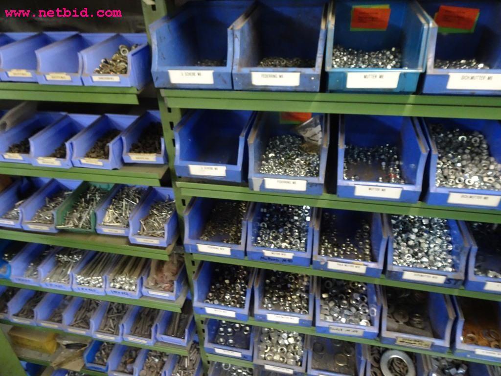 Veículos e equipamento operacional bem conservado-6