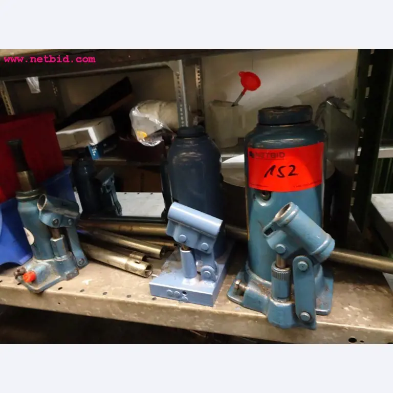 Veículos e equipamento operacional bem conservado-3