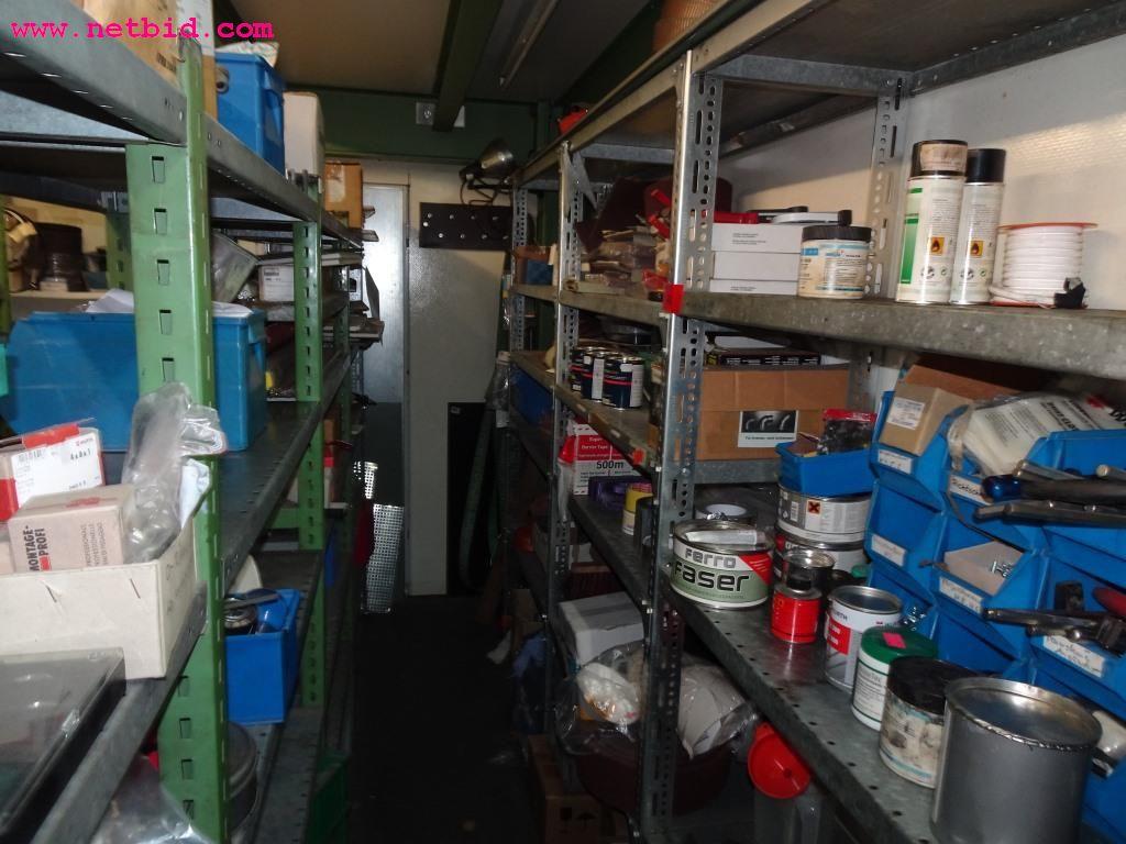 Vehículos y equipos de empresa en buen estado-4