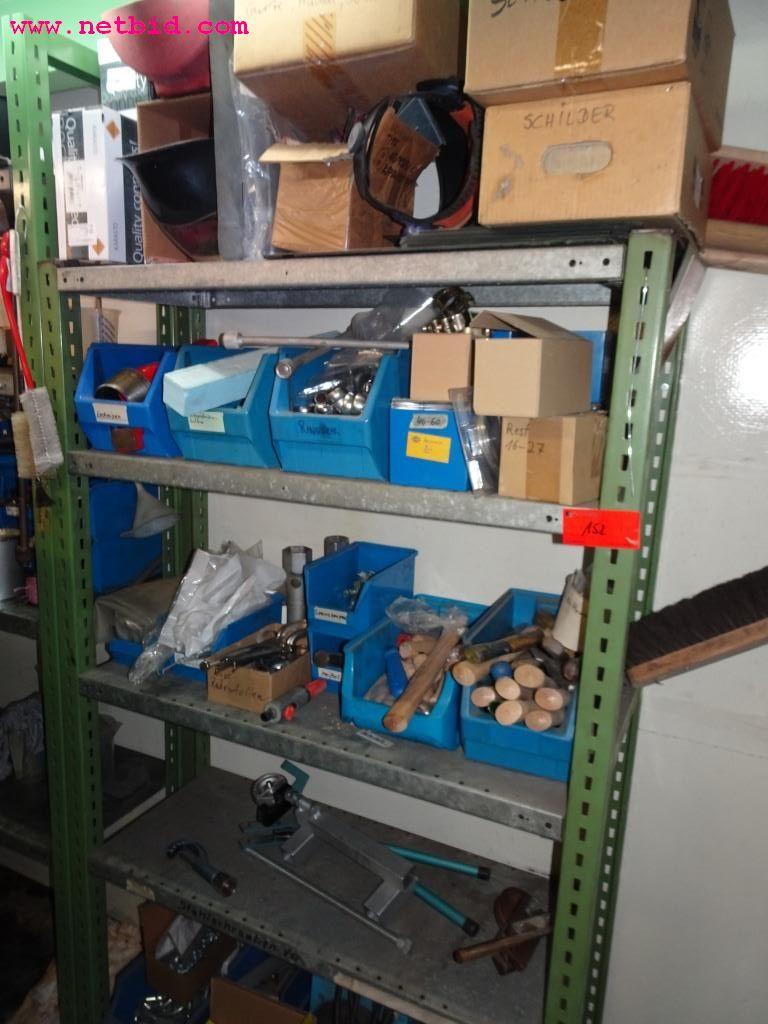 Vehículos y equipos de empresa en buen estado-9