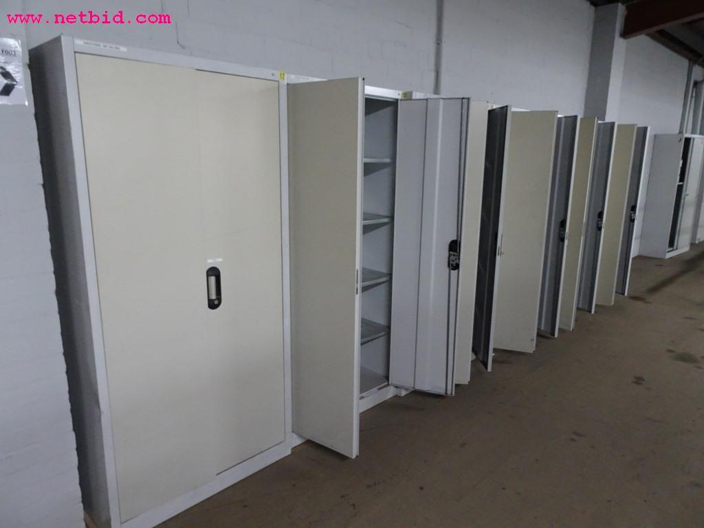 Veículos e equipamento operacional bem conservado-2