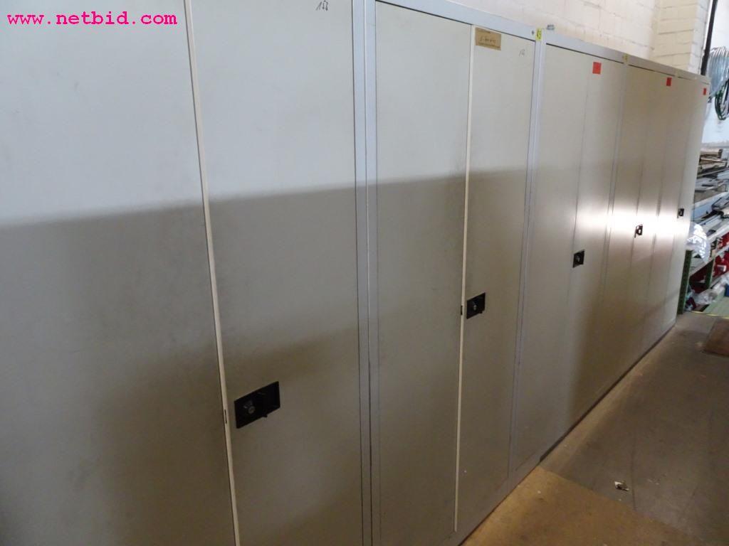 Veículos e equipamento operacional bem conservado-3