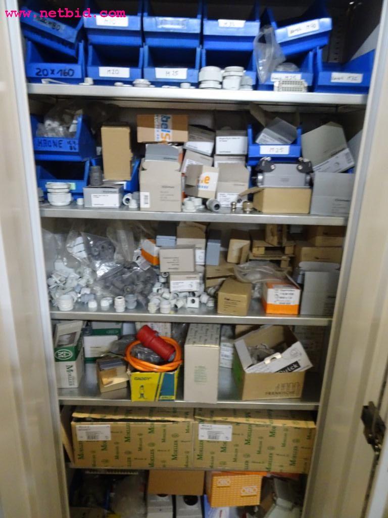 Veículos e equipamento operacional bem conservado-4