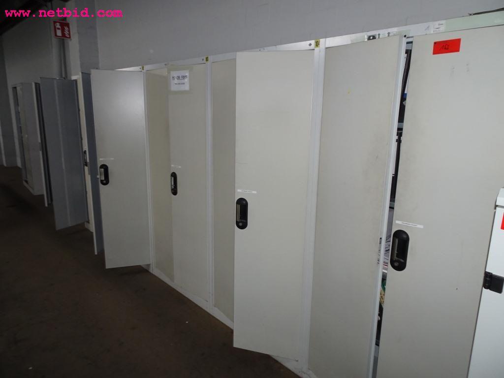 Veículos e equipamento operacional bem conservado-6