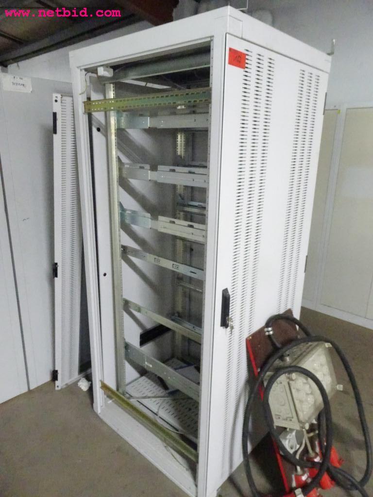 Veículos e equipamento operacional bem conservado-9