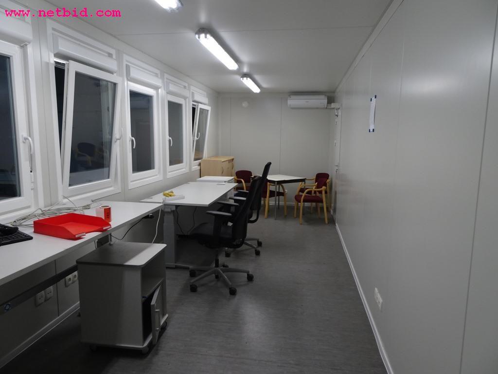 Veículos e equipamento operacional bem conservado-3