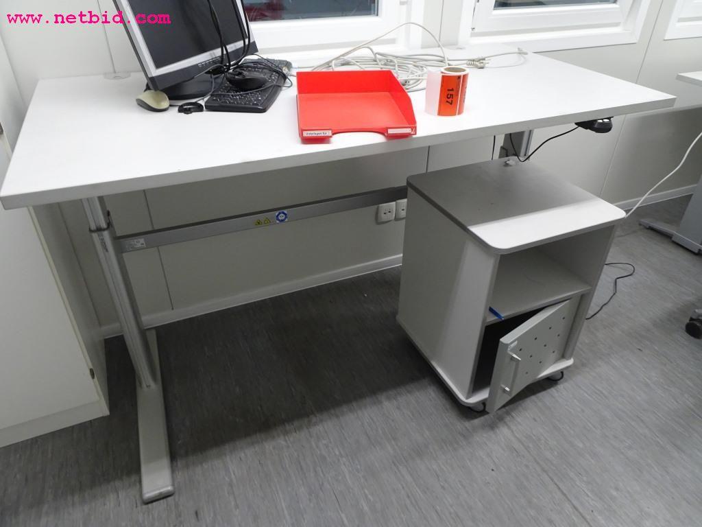 Veículos e equipamento operacional bem conservado-4