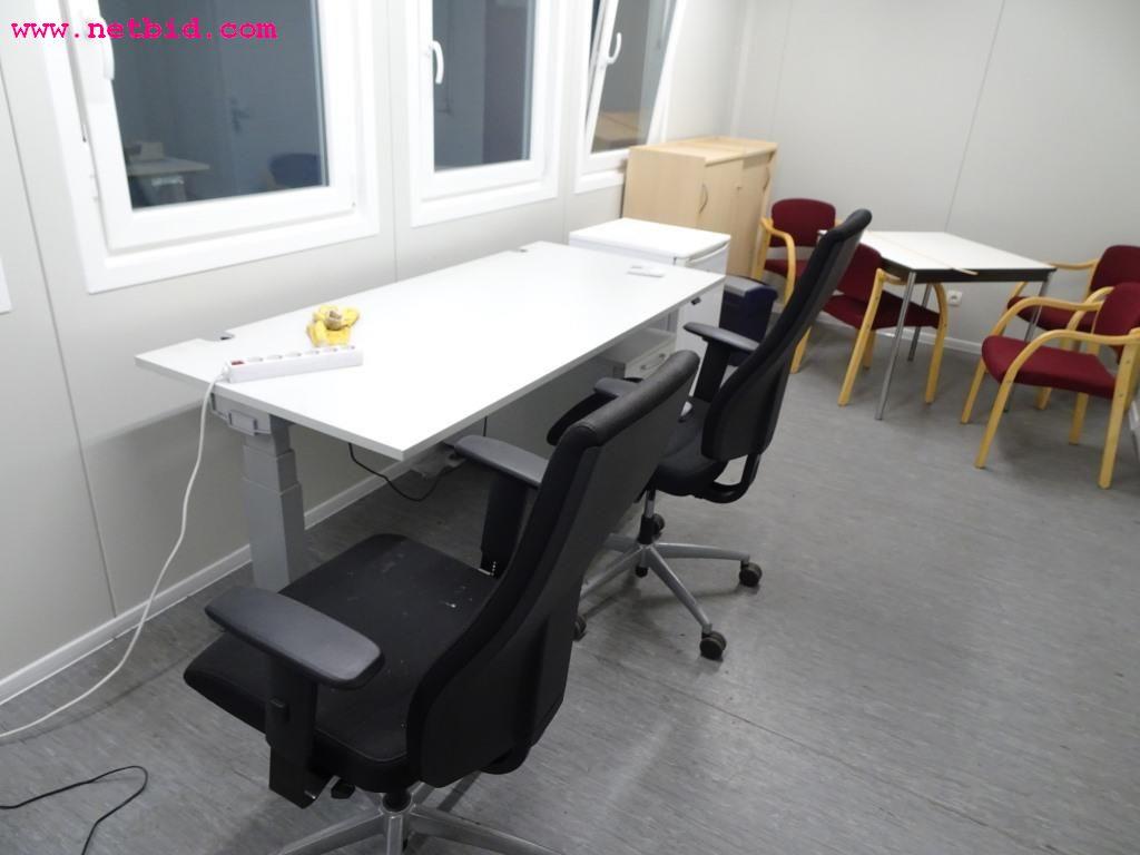 Veículos e equipamento operacional bem conservado-6