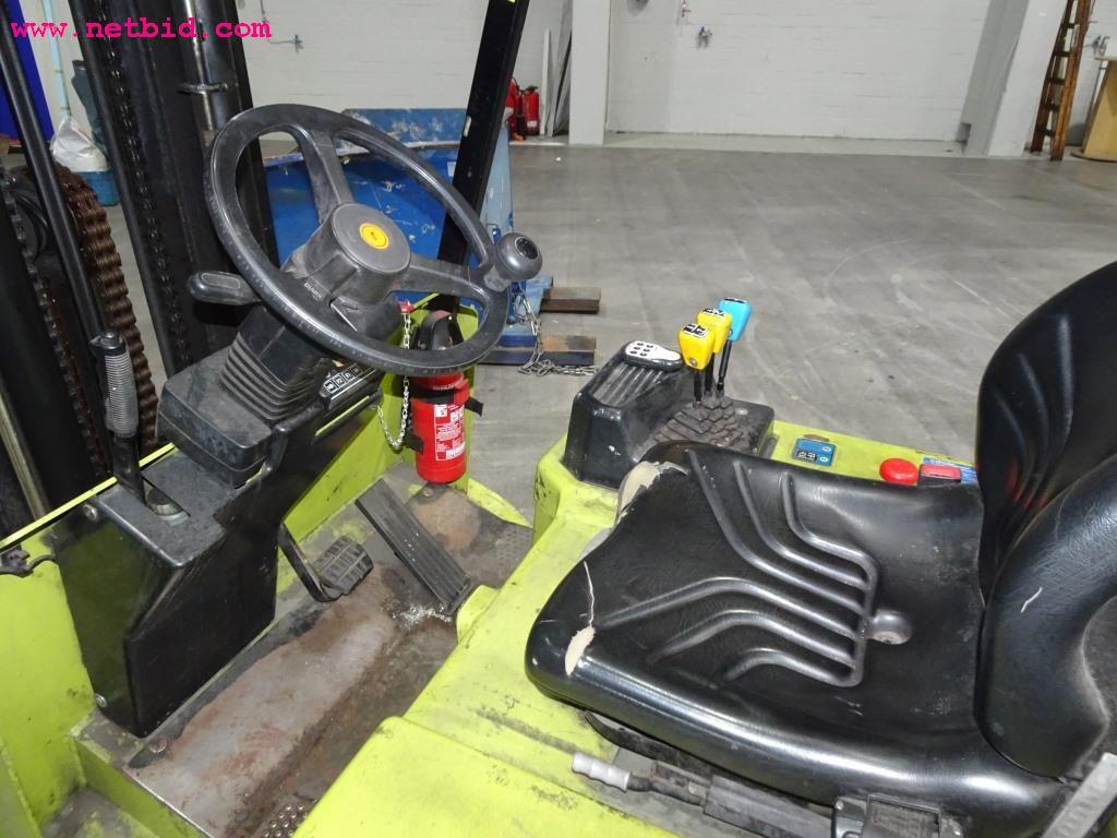 Veículos e equipamento operacional bem conservado-5