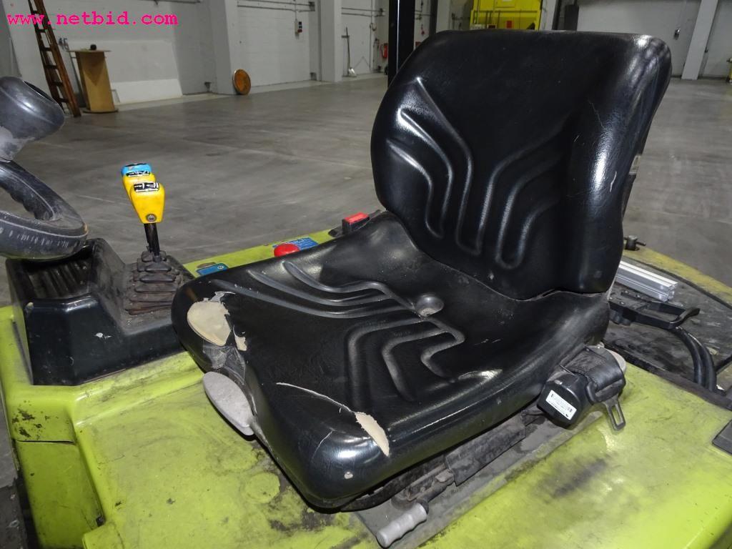 Veículos e equipamento operacional bem conservado-6