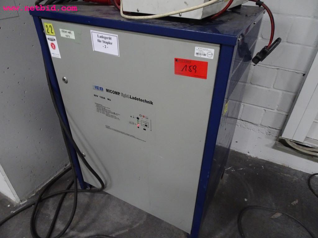 Veículos e equipamento operacional bem conservado-8