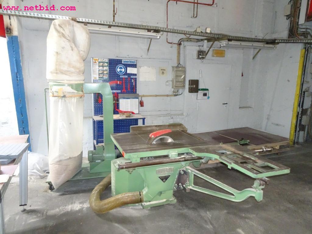 Veículos e equipamento operacional bem conservado-1