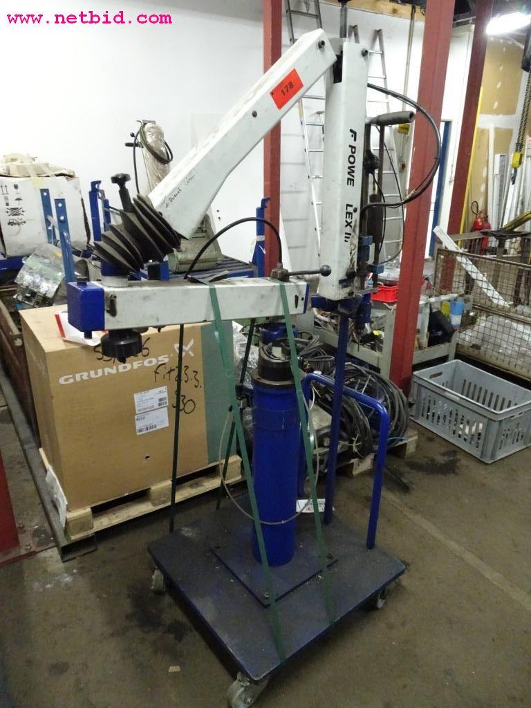 Veículos e equipamento operacional bem conservado-1