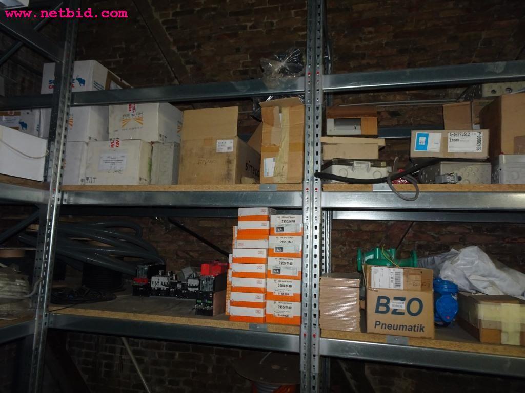 Veículos e equipamento operacional bem conservado-2