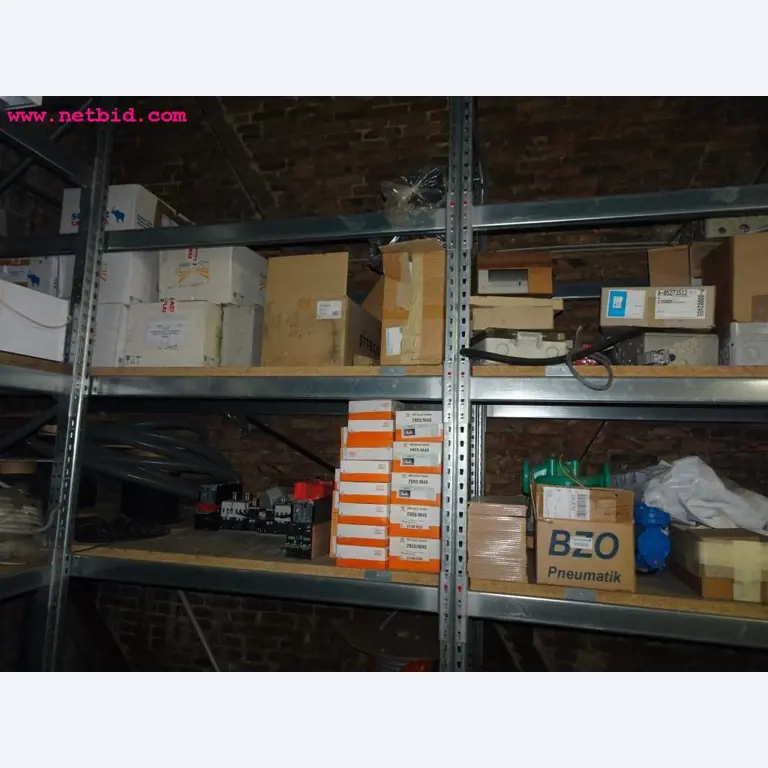 Veículos e equipamento operacional bem conservado-2