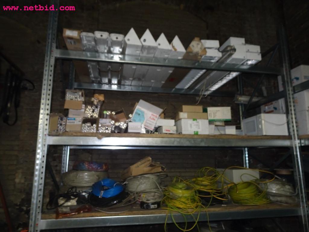 Veículos e equipamento operacional bem conservado-5