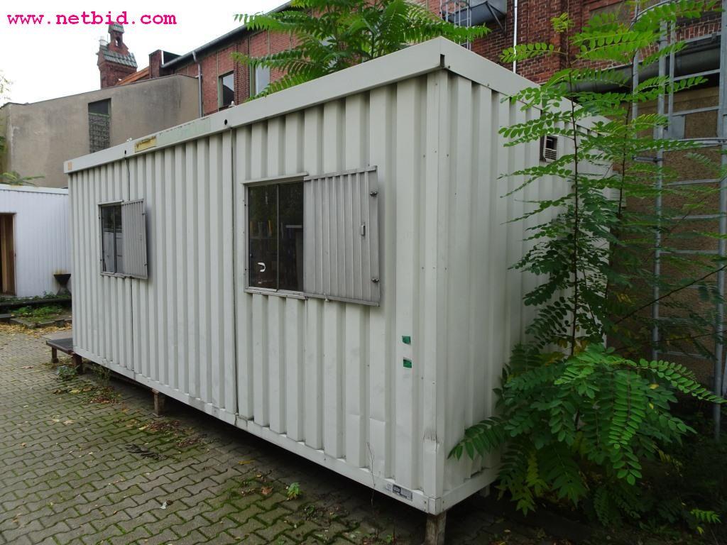 Veículos e equipamento operacional bem conservado-2