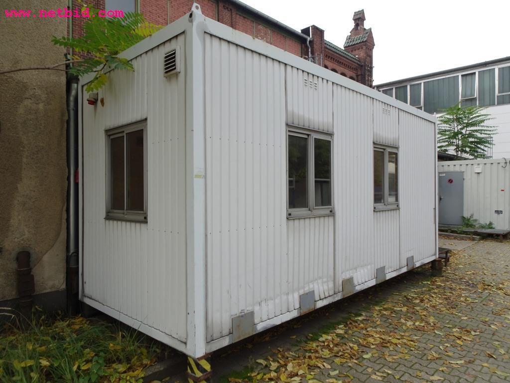 Veículos e equipamento operacional bem conservado-2