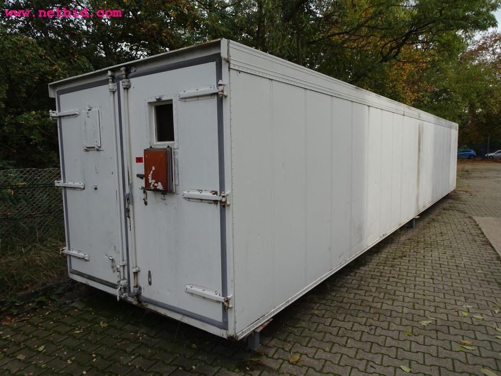 Veículos e equipamento operacional bem conservado-1