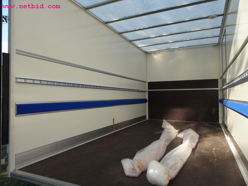 Pojazdy i dobrze utrzymany sprzęt operacyjny-5