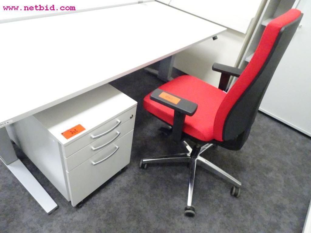 Fahrzeuge und gepflegte Betriebsausstattung-10