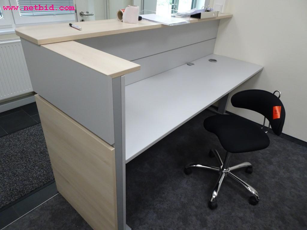 Fahrzeuge und gepflegte Betriebsausstattung-2