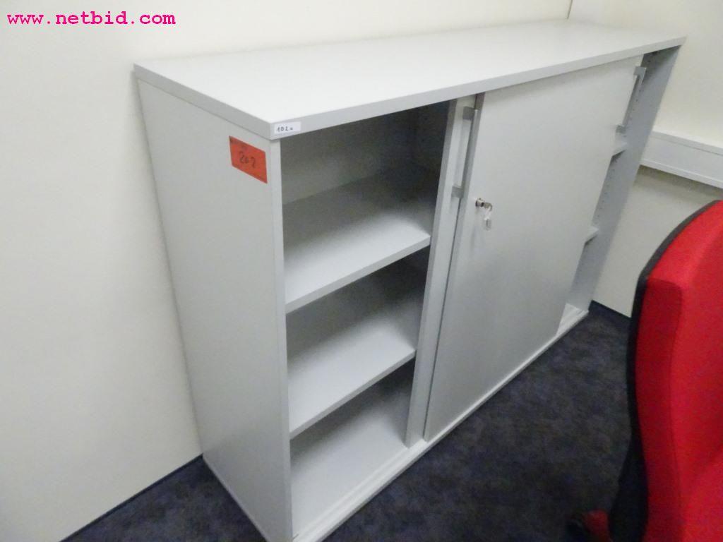 Fahrzeuge und gepflegte Betriebsausstattung-3