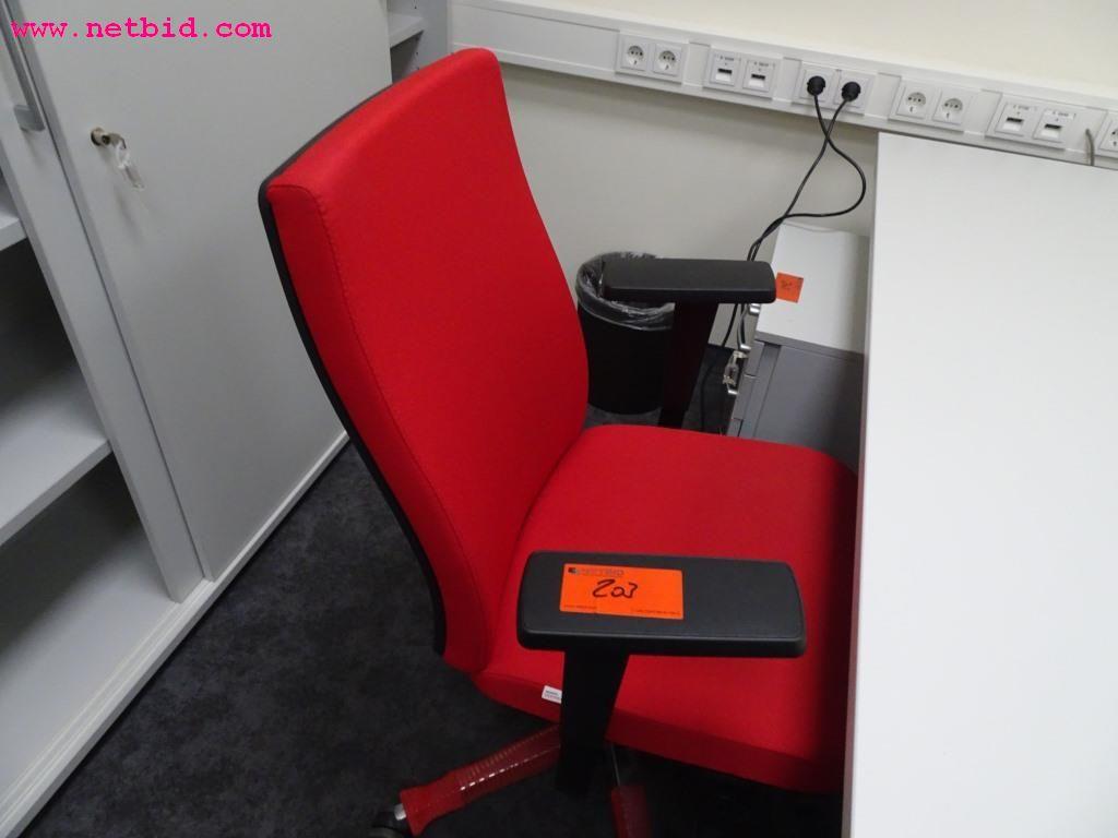 Fahrzeuge und gepflegte Betriebsausstattung-4