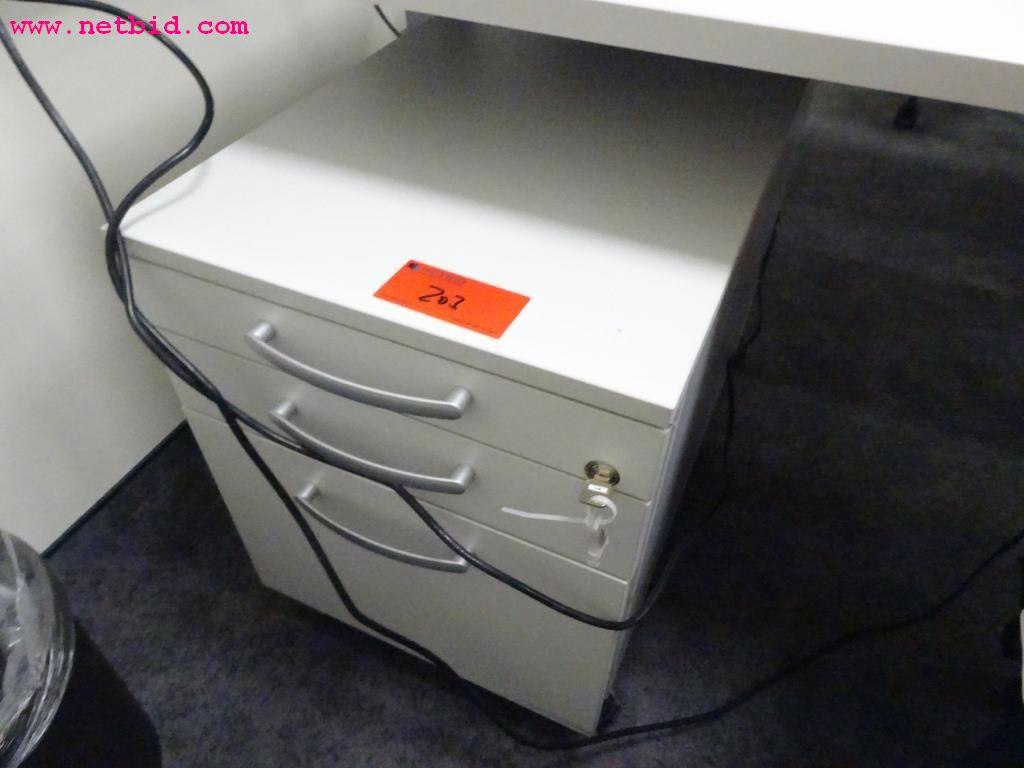 Fahrzeuge und gepflegte Betriebsausstattung-5