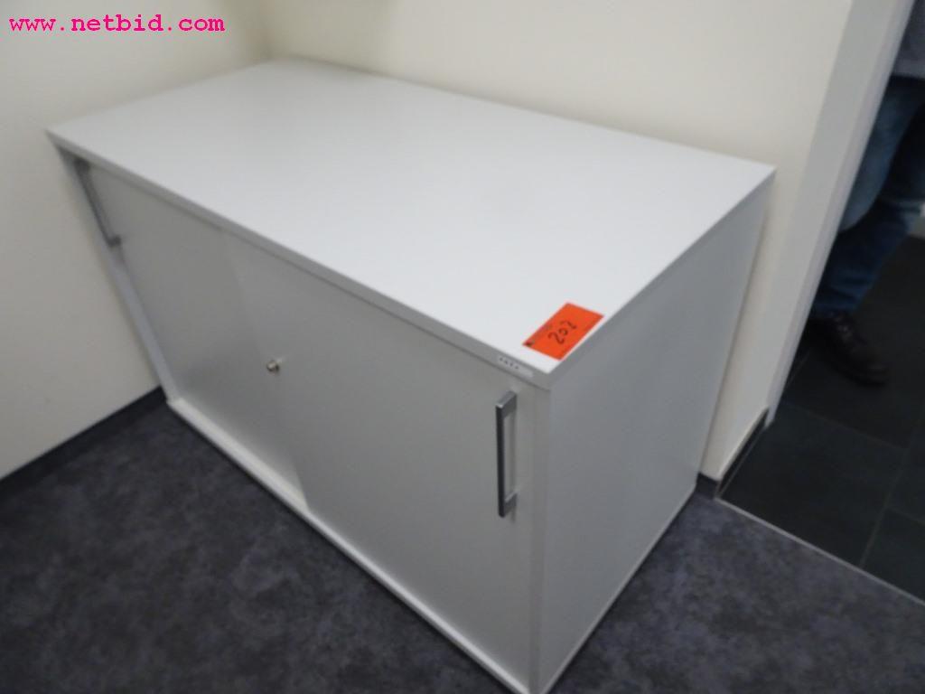 Fahrzeuge und gepflegte Betriebsausstattung-6