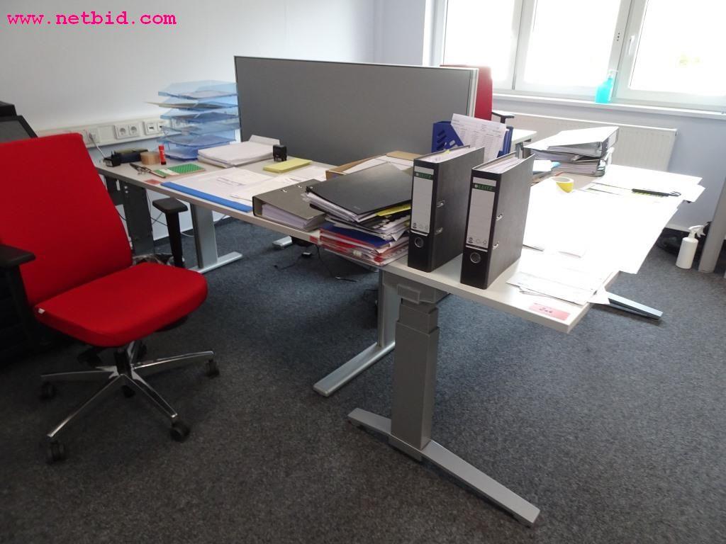 Veículos e equipamento operacional bem conservado-1