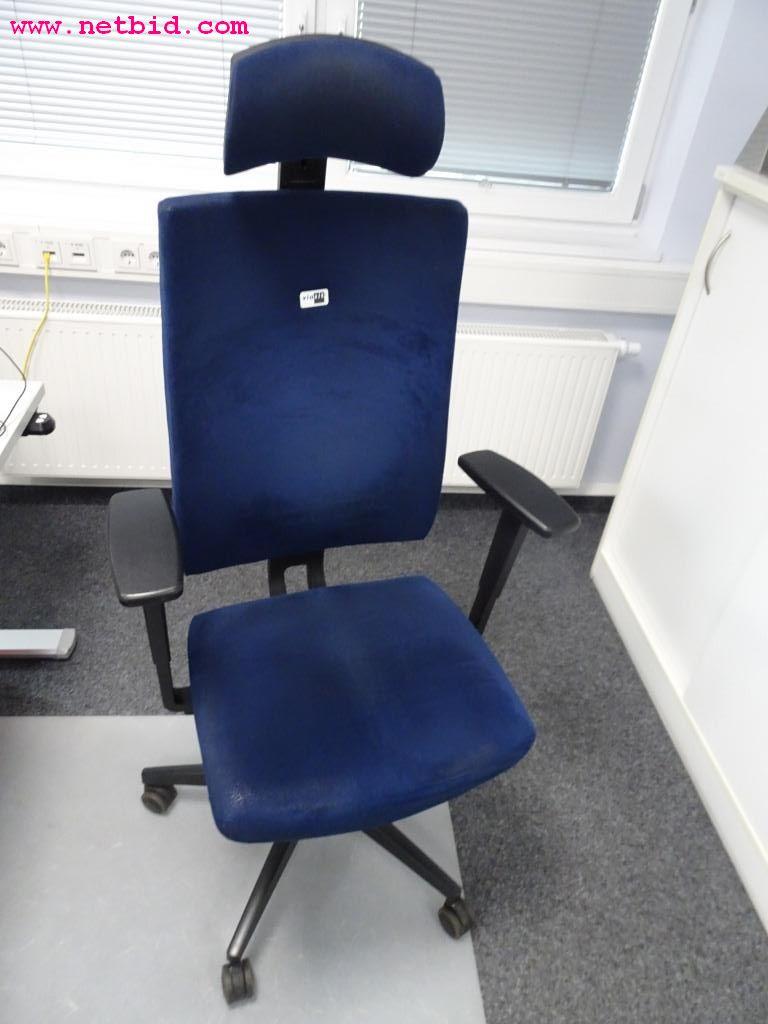 Veículos e equipamento operacional bem conservado-7