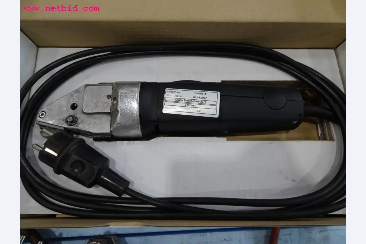 Fahrzeuge und gepflegte Betriebsausstattung-2