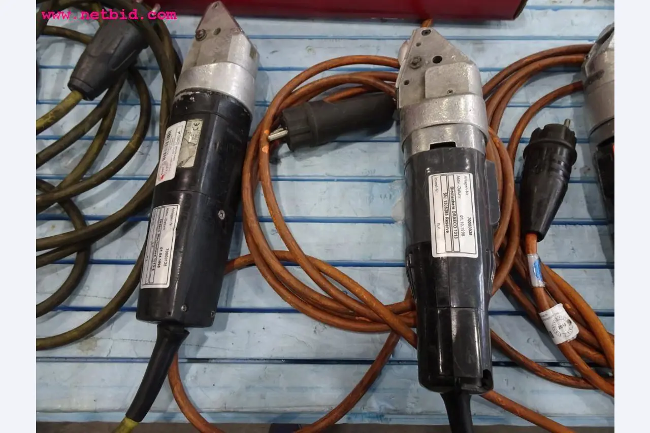 Fahrzeuge und gepflegte Betriebsausstattung-3