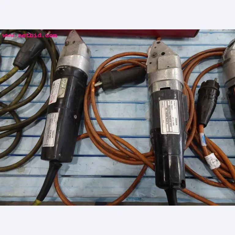 Fahrzeuge und gepflegte Betriebsausstattung-3