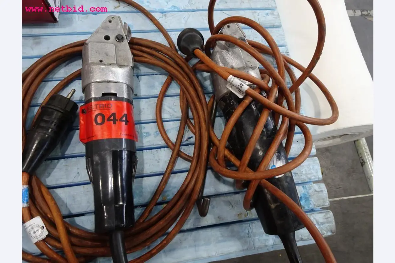 Fahrzeuge und gepflegte Betriebsausstattung-4