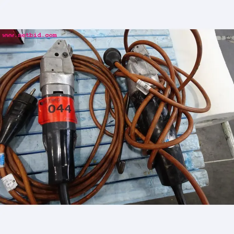 Fahrzeuge und gepflegte Betriebsausstattung-4