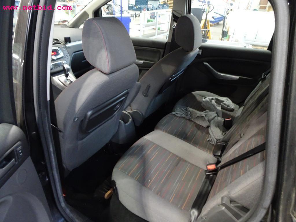 Pojazdy i dobrze utrzymany sprzęt operacyjny-13