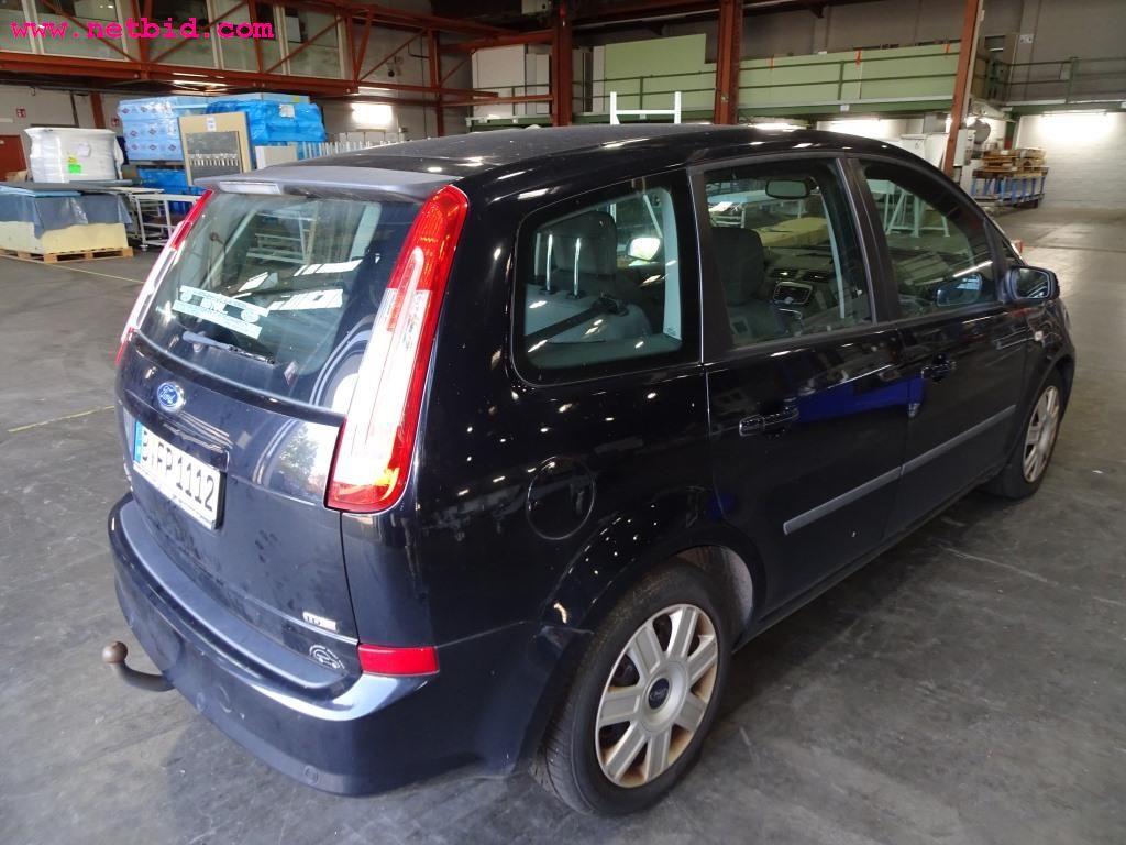 Pojazdy i dobrze utrzymany sprzęt operacyjny-5