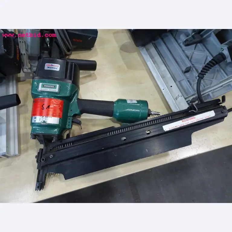 Veículos e equipamento operacional bem conservado-8