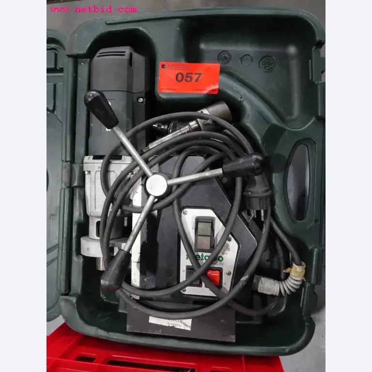 Veículos e equipamento operacional bem conservado-10