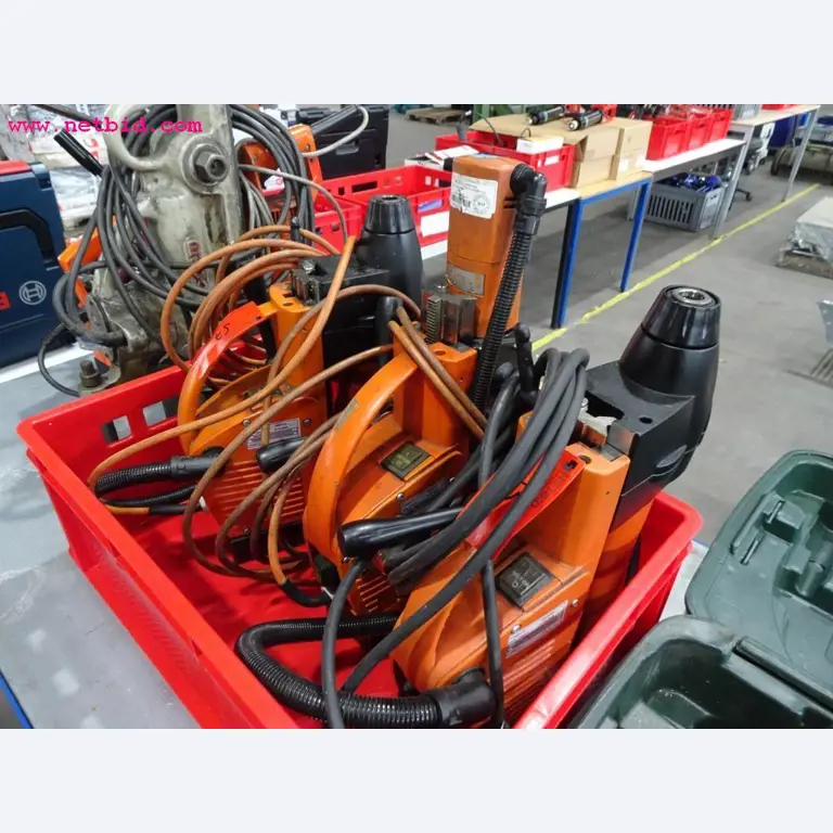 Veículos e equipamento operacional bem conservado-6